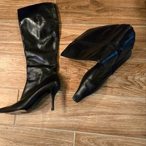 Gucci Black leather knee high boot, size 9b